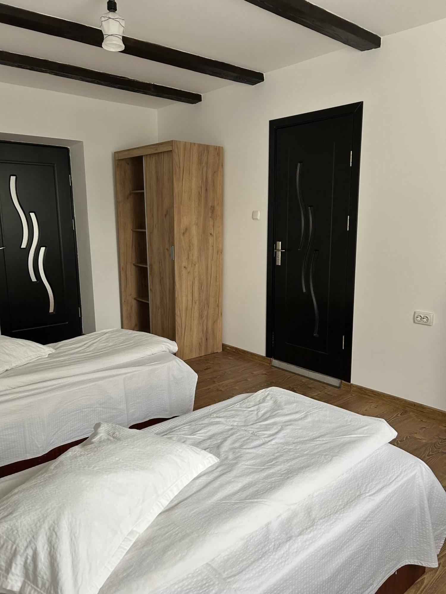 Hotel Intim Radauţi Bagian luar foto