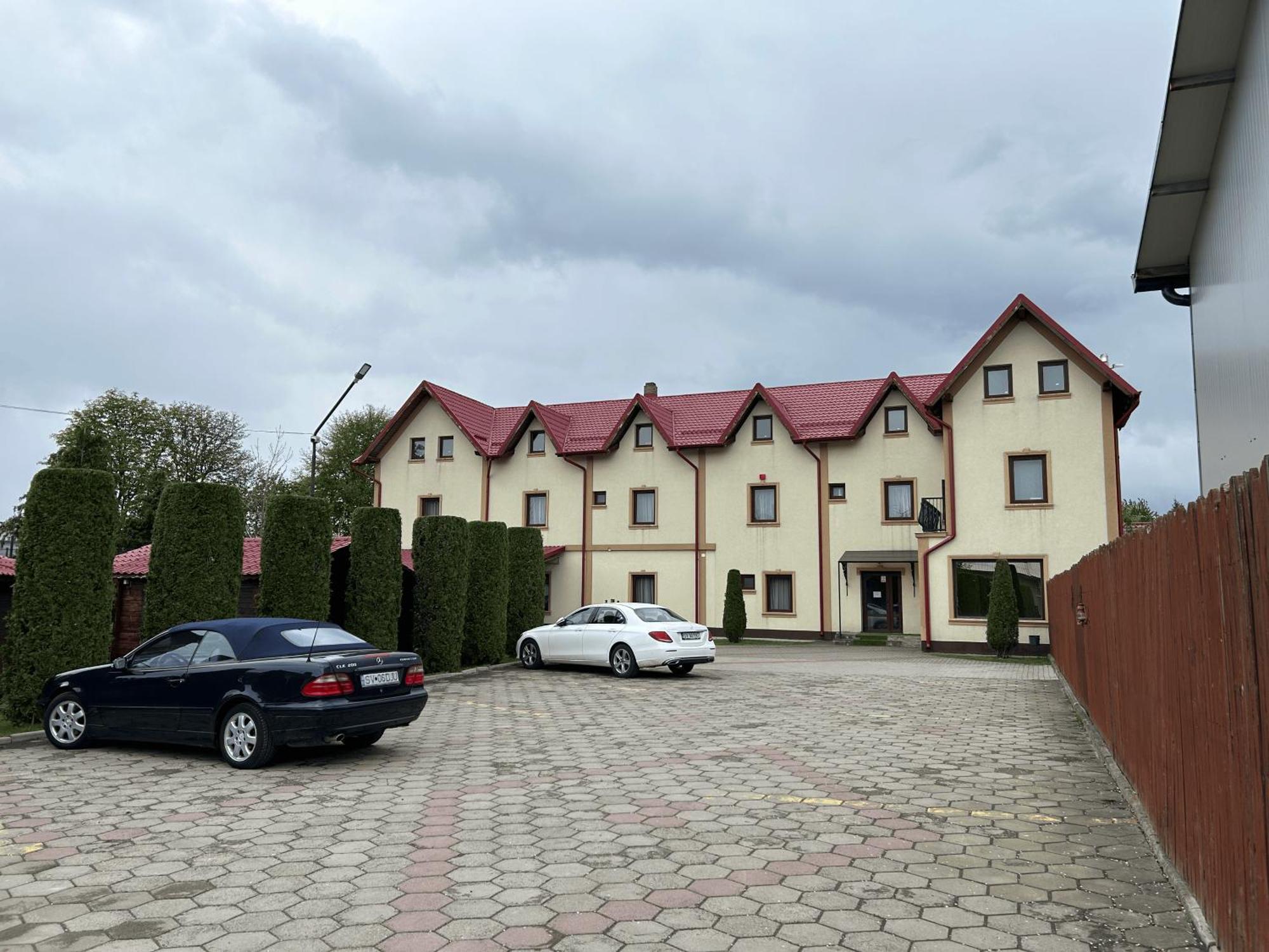 Hotel Intim Radauţi Bagian luar foto