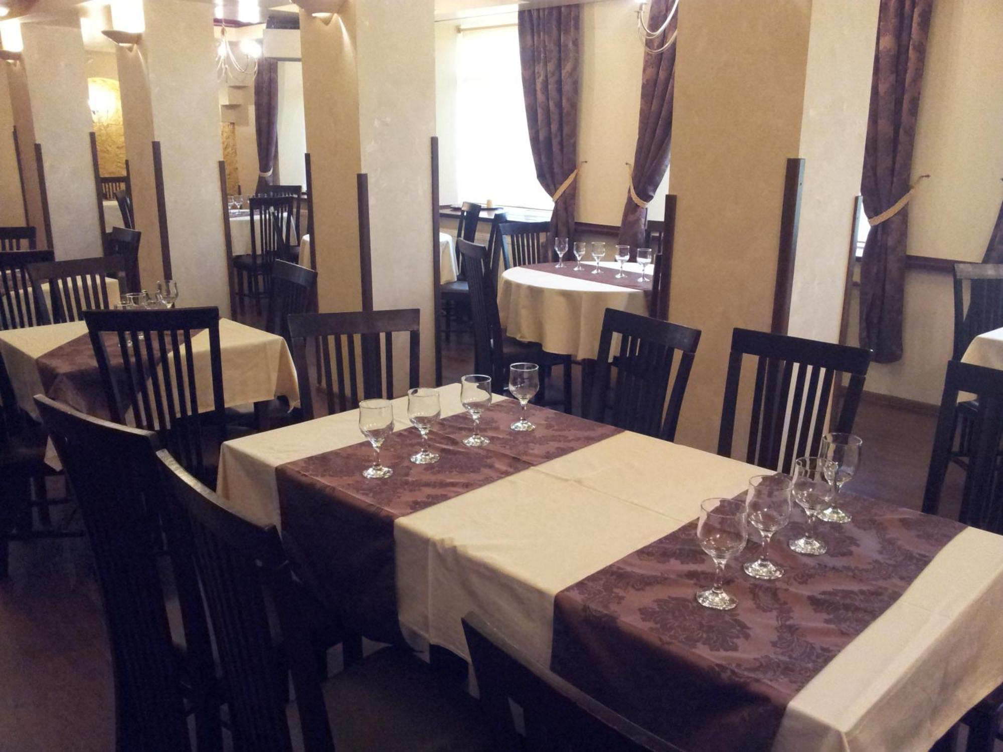 Hotel Intim Radauţi Bagian luar foto